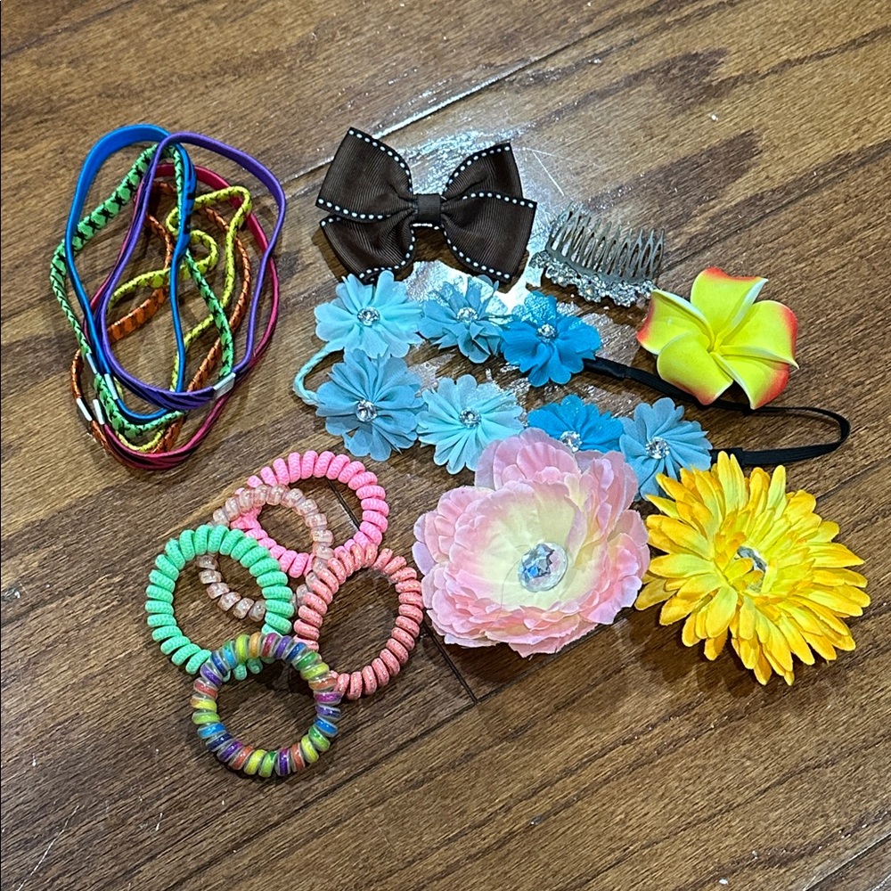 Hair accessories bundle—see pictures